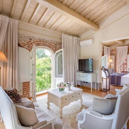 Fenced In The Heart Of Tuscany * 피에베아니에볼레