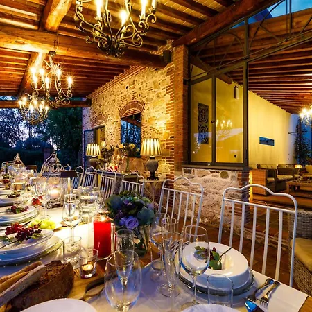 Fenced In The Heart Of Tuscany 피에베아니에볼레