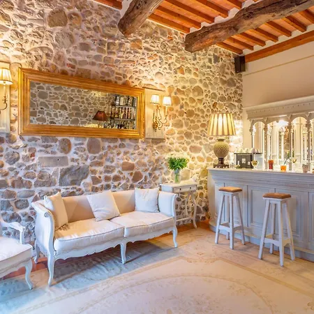Fenced In The Heart Of Tuscany 피에베아니에볼레